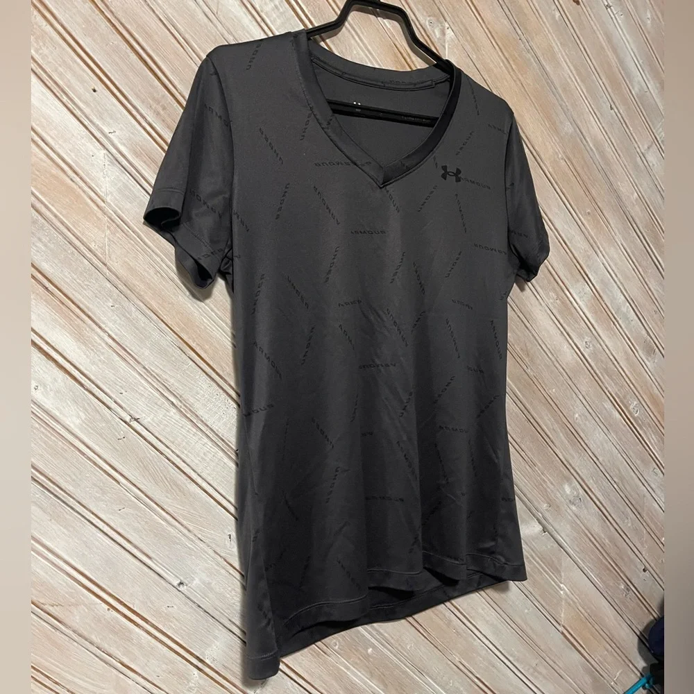 Under Armour Black & Grey Short Sleeve V Neck Tee Soft Athletic Workout Loose - Picture 2 of 8